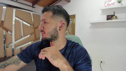 Snapshot of mr_mikee_ chatting on January 9, 3:04 am MIKEE online show from January 9, 3:04 am