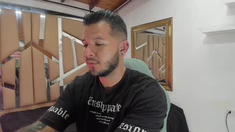 Snapshot of mr_mikee_ chatting on December 14, 3:07 am MIKEE online show from December 14, 3:07 am