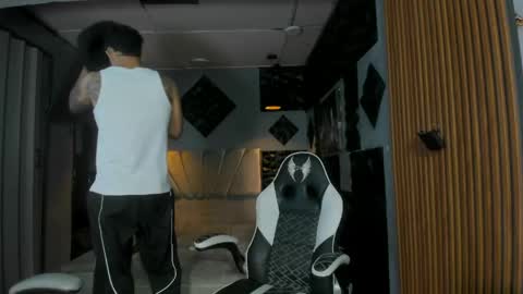 mr_mois online show from June 1, 6:13 am
