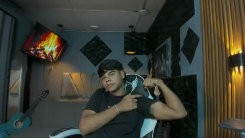 mr_mois online show from April 9, 6:41 am