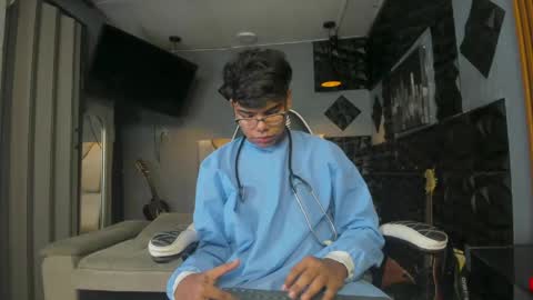 mr_mois online show from April 13, 6:58 am