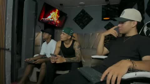 mr_mois online show from April 17, 5:54 am