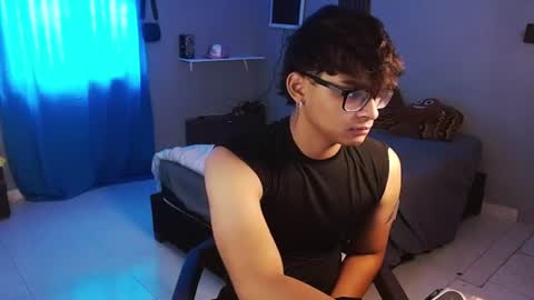 yisuz online show from July 12, 12:29 pm
