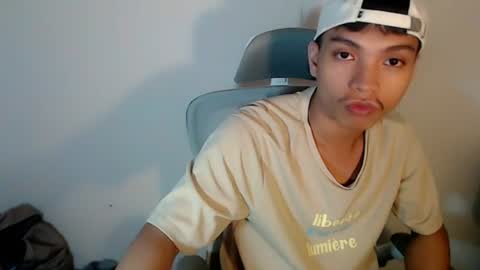 mrdreamboy_ online show from June 30, 6:09 pm