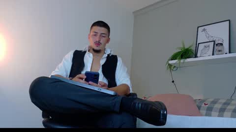 Mr Fox online show from November 14, 7:59 pm