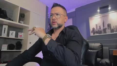 Snapshot of mrfrank_tattoo chatting on September 10, 12:15 pm MrFrank. online show from September 10, 12:15 pm