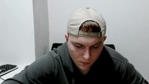 Max online show from February 4, 8:48 pm