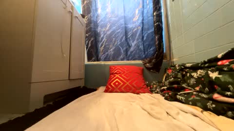 mrnineinch1995 online show from September 16, 6:20 pm