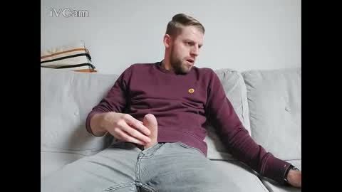 Snapshot of mrnobody6209 chatting on January 31, 1:12 pm mrnobody6209 online show from January 31, 1:12 pm