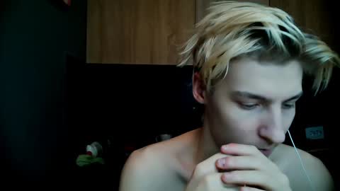 Snapshot of mrsexycum4u chatting on January 28, 1:08 am Adam online show from January 28, 1:08 am