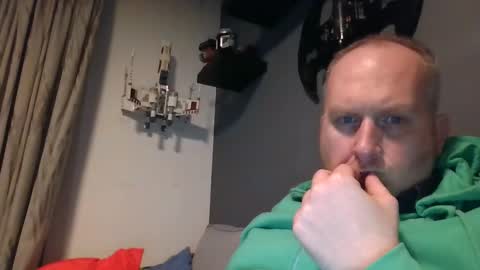 mrzwolle online show from December 18, 4:28 pm