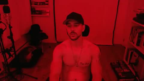 muchachote_ online show from May 31, 8:26 am