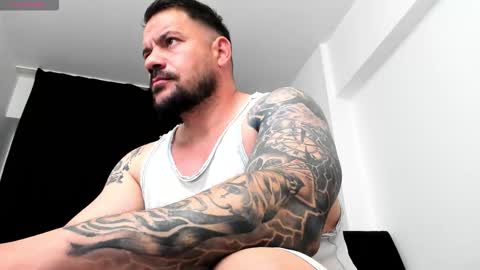 Snapshot of musclemonster31 chatting on October 19, 8:12 pm MuscleMonster31 online show from October 19, 8:12 pm