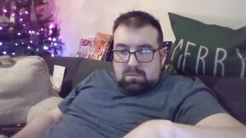 Snapshot of mysterymonkey1234 chatting on December 17, 11:16 pm MysteryMonkey online show from December 17, 11:16 pm