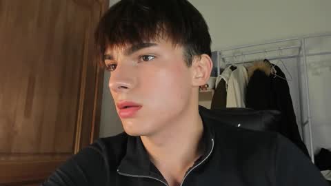 Snapshot of mystic_evan chatting on October 19, 9:51 pm Evan Brown online show from October 19, 9:51 pm