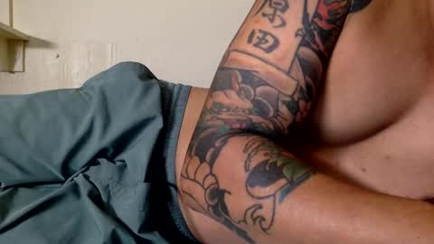 str8 dom alphaAsian Daddy type. sorry not bi or  curious but i dont judgediscrimenate. online show from September 9, 1:43 pm