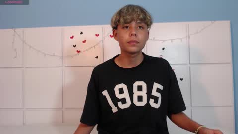 nathanbell1 online show from October 17, 6:06 am