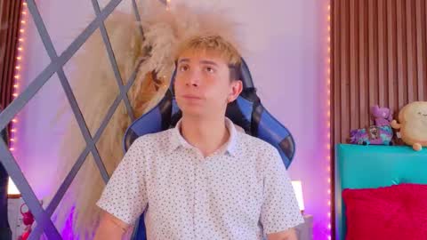 Christopher  Chris online show from February 5, 1:07 pm