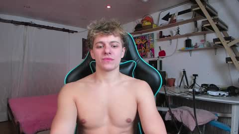 Snapshot of naughty_nik43 chatting on January 30, 9:04 pm Nik online show from January 30, 9:04 pm