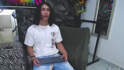 Snapshot of nazper_ chatting on December 7, 4:47 pm Nazper online show from December 7, 4:47 pm