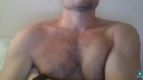 Snapshot of newtyguy90 chatting on December 6, 9:43 am newtyguy90 online show from December 6, 9:43 am