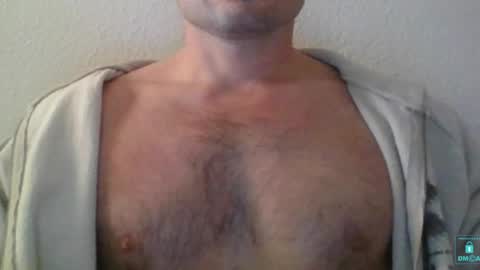 Snapshot of newtyguy90 chatting on December 17, 10:01 am newtyguy90 online show from December 17, 10:01 am