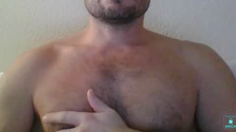Snapshot of newtyguy90 chatting on December 31, 10:15 am newtyguy90 online show from December 31, 10:15 am