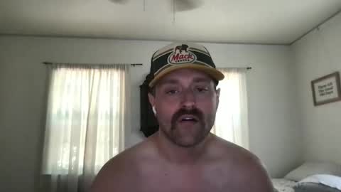 NiceButtNiceGuy online show from April 6, 10:10 pm