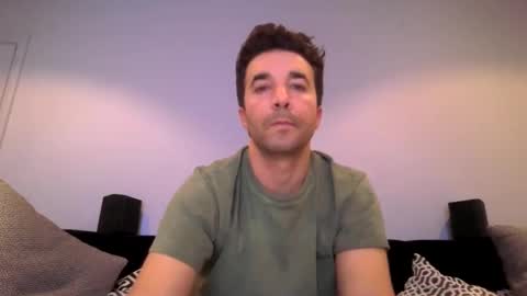 Snapshot of niciboi chatting on December 30, 1:04 am James online show from December 30, 1:04 am