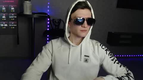 Snapshot of nick_owner chatting on February 4, 12:51 am Nick online show from February 4, 12:51 am