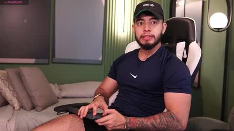 Snapshot of nick_vans chatting on October 7, 12:20 pm Jhohan online show from October 7, 12:20 pm