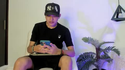 nico_saint_ online show from May 30, 11:43 am