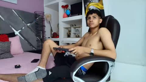 NICO online show from April 8, 7:55 pm