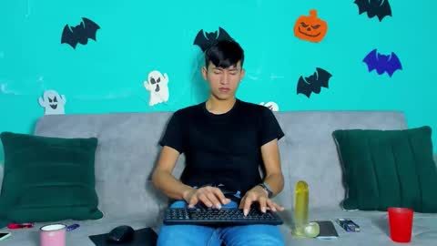 nicolastorres__ online show from October 29, 9:01 am