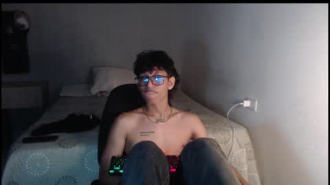 Snapshot of niklaus_wolf chatting on September 10, 4:11 am niklaus_wolf online show from September 10, 4:11 am