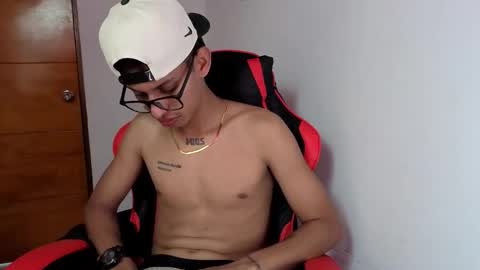 niklaus_wolf online show from March 8, 7:40 pm