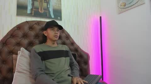 Snapshot of noah_blake0 chatting on September 18, 2:13 am Noah Blake online show from September 18, 2:13 am