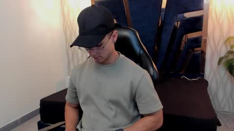 Noah online show from April 2, 5:32 pm