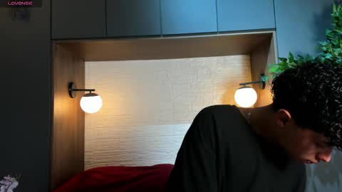 noah_dupont_ online show from November 27, 11:58 am