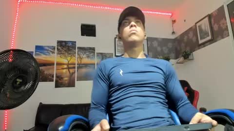 noah_flynn1 online show from March 1, 10:59 am