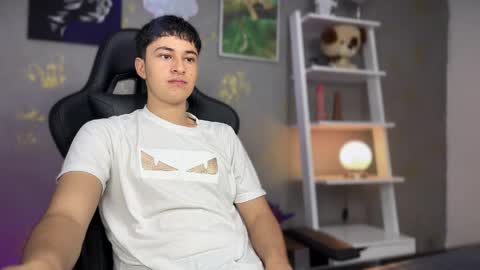 noah  online show from April 8, 12:25 pm