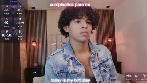 noah_smith04 online show from January 7, 11:43 pm