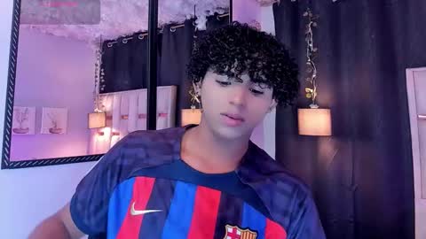 noah_smith04 online show from November 18, 12:20 pm