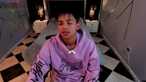 Snapshot of noah_smith04 chatting on January 24, 12:41 pm noah_smith04 online show from January 24, 12:41 pm