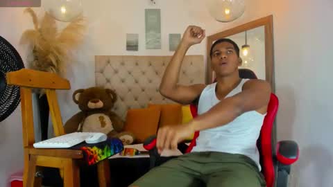 N O AH - S T H O  N E online show from January 17, 3:09 am