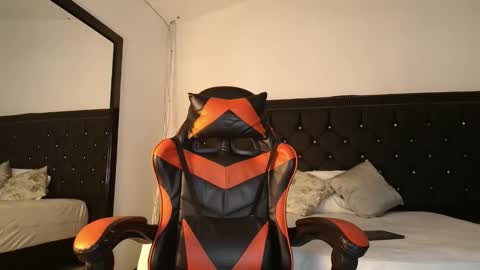 Noha Drake online show from March 26, 3:43 am