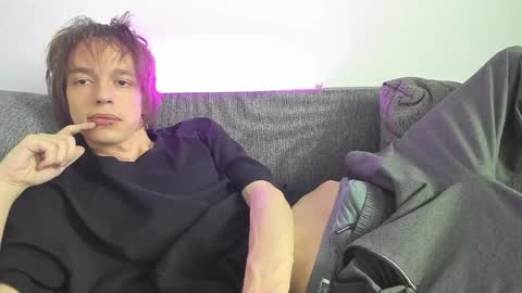 nolan_sagee online show from June 2, 8:15 am