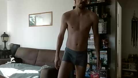 Snapshot of nonnyme chatting on October 17, 12:53 pm Isaac online show from October 17, 12:53 pm
