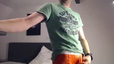 nordicrunner76 online show from July 11, 8:33 pm