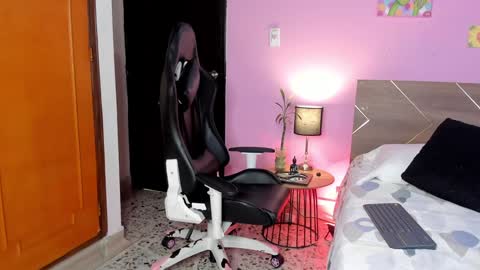 Snapshot of novaybrian chatting on February 2, 4:37 am NovayBrian online show from February 2, 4:37 am